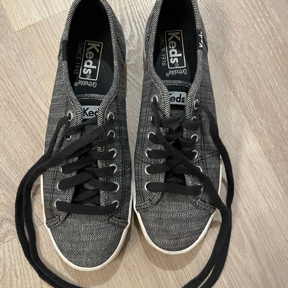 Keds Charcoal and White Casual Sneakers Size 6 - Picture 1 of 7